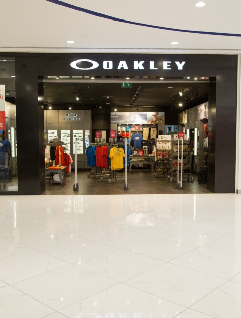 oakley la plaza mall